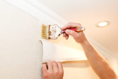 Pose de papier peint à Fuans — revêtements muraux et toiles de verre